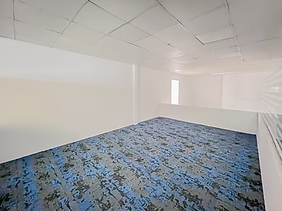 مكتب مجهز بالكامل بمساحة 406 م² | سهولة الوصول