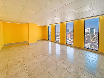 مكتب مجهز بالكامل بمساحة 406 م² | سهولة الوصول