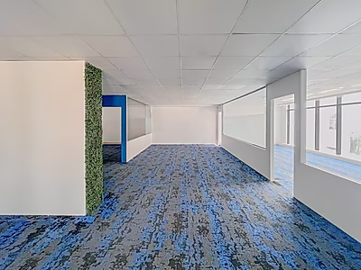 مكتب مجهز بالكامل بمساحة 406 م² | سهولة الوصول