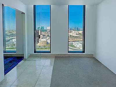 مكتب مجهز بالكامل بمساحة 406 م² | سهولة الوصول