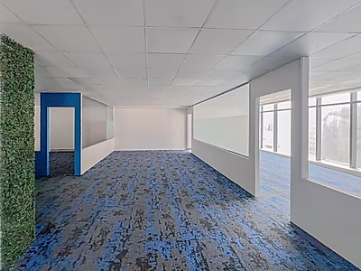 مكتب مجهز بالكامل بمساحة 406 م² | سهولة الوصول