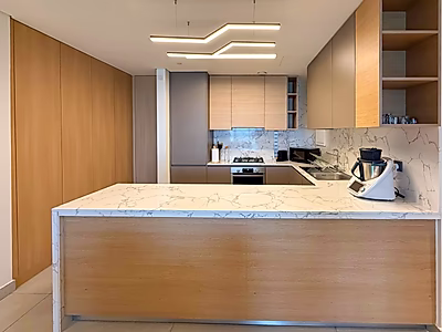 شقة حديثة بغرفة نوم واحدة وديكورات أنيقة