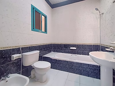 فيلا مستقلة أنيقة بمساحة 3 غرف نوم وحديقة خاصة