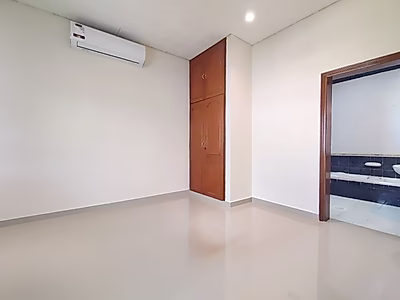 فيلا مستقلة أنيقة بمساحة 3 غرف نوم وحديقة خاصة