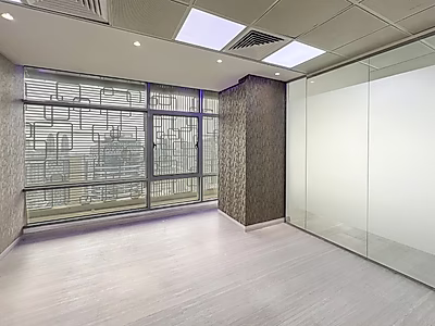 مكتب فاخر مجهز بالكامل بمساحة 175 م² في  لوسيل مارينا