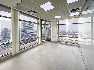 مكتب فاخر مجهز بالكامل بمساحة 175 م² في  لوسيل مارينا