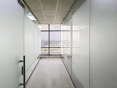 مكتب فاخر مجهز بالكامل بمساحة 175 م² في  لوسيل مارينا