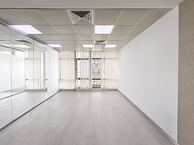 مكتب فاخر مجهز بالكامل بمساحة 175 م² في  لوسيل مارينا