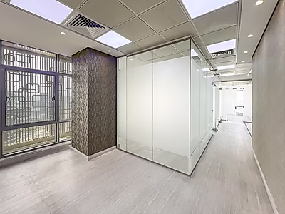 مكتب فاخر مجهز بالكامل بمساحة 175 م² في  لوسيل مارينا