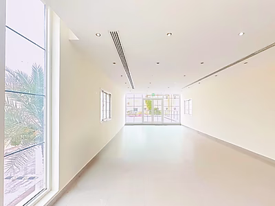 في موقع مميز: فيلا جذابة بثلاث غرف نوم + غرفة خادمة