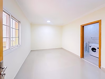 في موقع مميز: فيلا جذابة بثلاث غرف نوم + غرفة خادمة