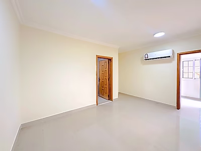 في موقع مميز: فيلا جذابة بثلاث غرف نوم + غرفة خادمة