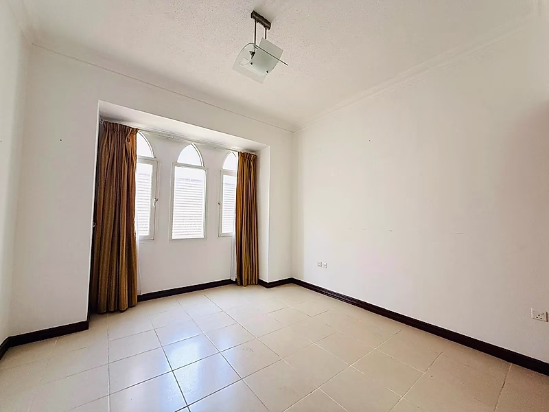 SPACIOUS BRIGHT 4-BR + MAID VILLA | AL WAAB - Photo 4