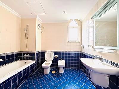 Bright Nice layout 4Br plus maid villa / Al waab