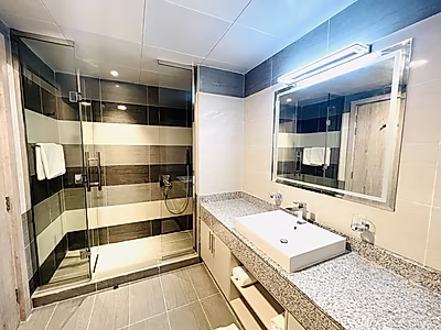 Elegant 1-Bedroom Apartment | Steps from Place Vendôme Mall
