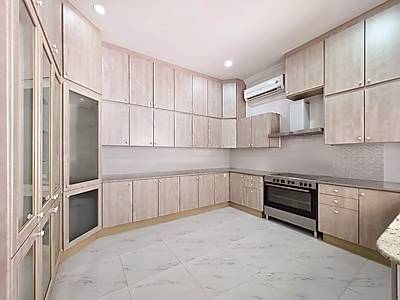 فيلا فاخرة واسعة للبيع في الصخامة – مثالية للعائلات الكبيرة