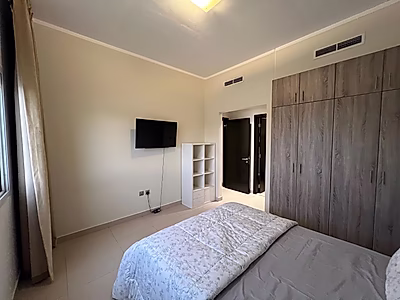 شقة واسعة 3 غرف + غرفة خادمة في فوكس هيلز | شامل الفواتير