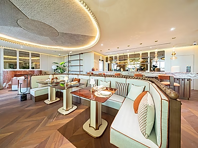 مقهى شاطئي فاخر بدون تكاليف رأسمالية | موقع مميز في برج سكني راقٍ | منصة جاهزة للتوسع