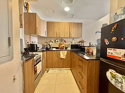 شقة مريحة بغرفة نوم واحدة | مفروشة | شاملة الفواتير | فوكس هيلز | شرفة