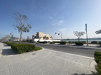 قطعة أرض فيلا مطلة على الواجهة البحرية | جنوب جزيرة قطيفان | ٢٢٧٣ متر مربع