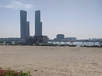 قطعة أرض فيلا مطلة على الواجهة البحرية | جنوب جزيرة قطيفان | ٢٢٧٣ متر مربع