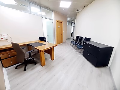 فضل عرض في ويست باي - إطلالات بحرية، مساحة واسعة، وموقع متميز