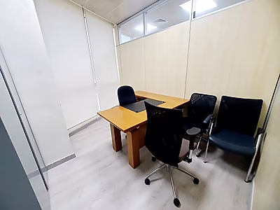 فضل عرض في ويست باي - إطلالات بحرية، مساحة واسعة، وموقع متميز