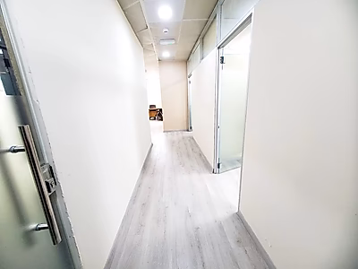 فضل عرض في ويست باي - إطلالات بحرية، مساحة واسعة، وموقع متميز