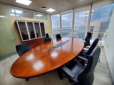 فضل عرض في ويست باي - إطلالات بحرية، مساحة واسعة، وموقع متميز