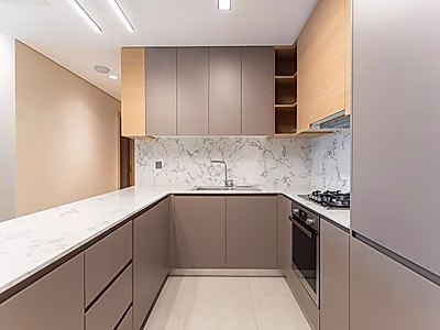 شقة بغرفتي نوم أو أكثر | جاهزة للسكن | خطة سداد ممتدة حتى عام 2031 | موقع عائلي مميز