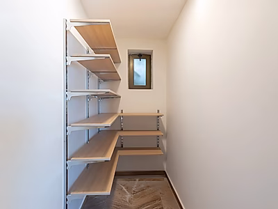 فيلا فاخرة 5 غرف + خادمة وسائق | مسبح خاص | روف تيراس | مفروشة بالكامل | جاردينو فيلاج – اللؤلؤة