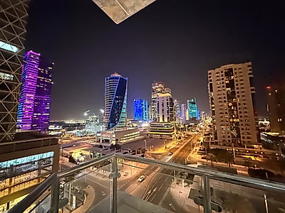 شقة أنيقة بغرفتين مع إطلالات على المدينة