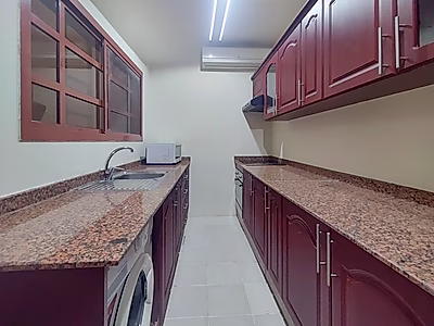 شقة أنيقة بثلاث غرف نوم بتشطيبات فاخرة