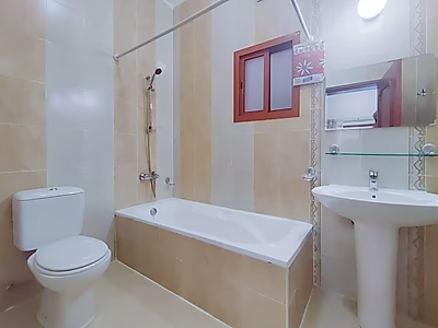 شقة أنيقة بثلاث غرف نوم بتشطيبات فاخرة