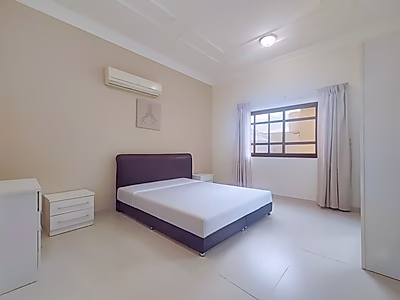 شقة أنيقة بثلاث غرف نوم بتشطيبات فاخرة