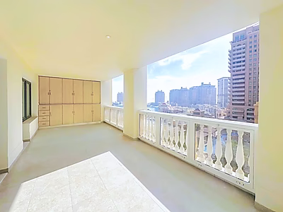 Inc bills! Huge balcony | Spacious 2br SF Apart