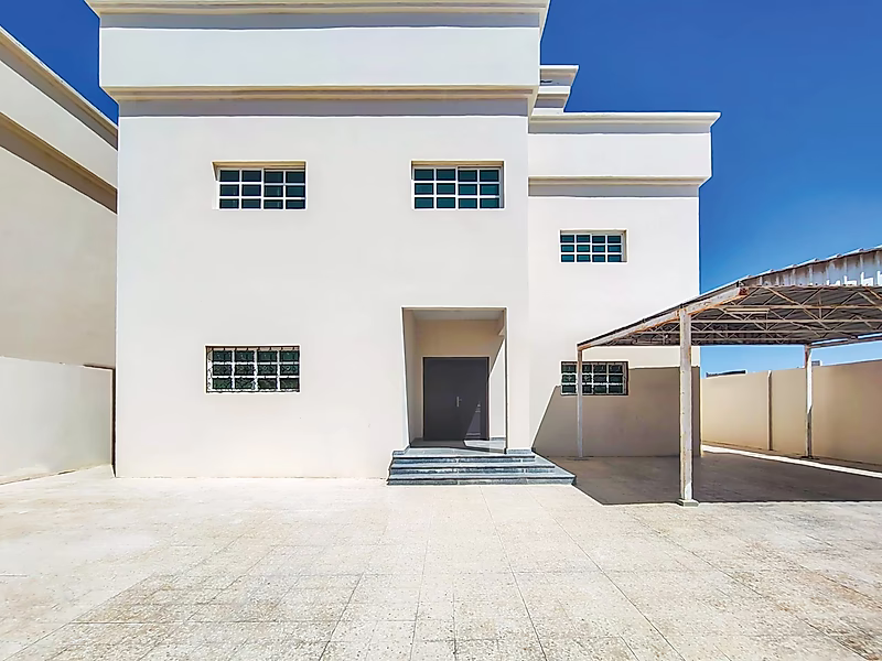 Exquisite 6BR Villa | Luxury Living Awaits - Photo 1