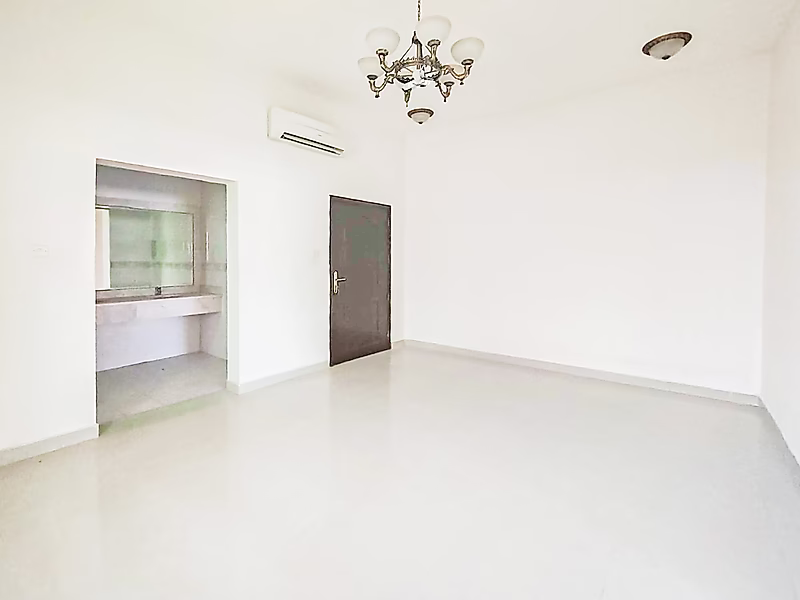 Exquisite 6BR Villa | Luxury Living Awaits - Photo 4