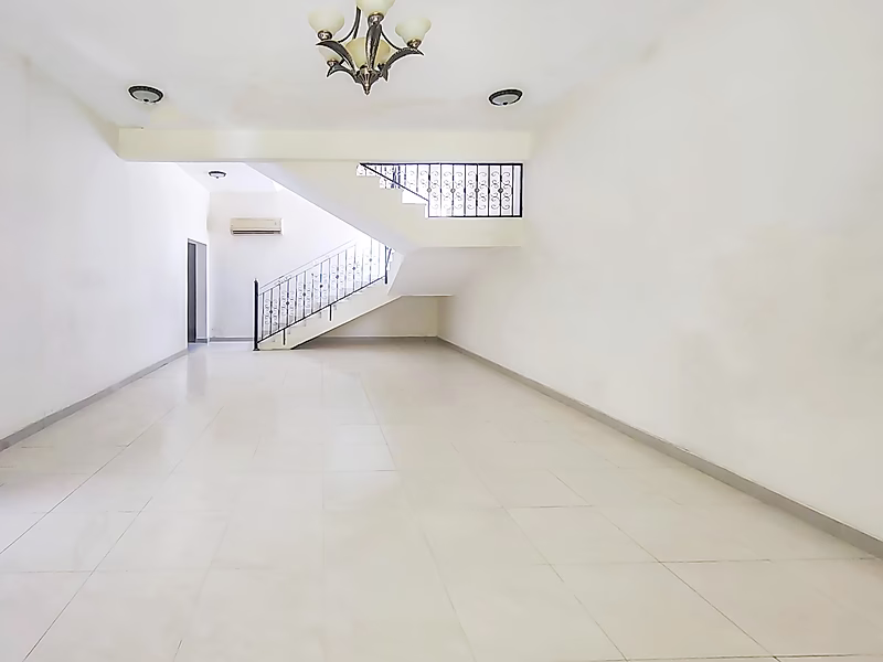 Exquisite 6BR Villa | Luxury Living Awaits - Photo 5