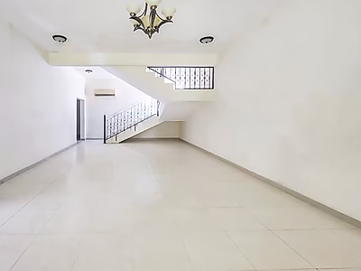 فيلا فاخرة مكونة من 6 غرف نوم | حياة الرفاهية في انتظارك