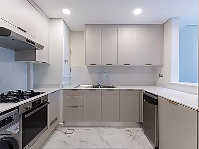 شقة عصرية بغرفتي نوم بتفاصيل أنيقة