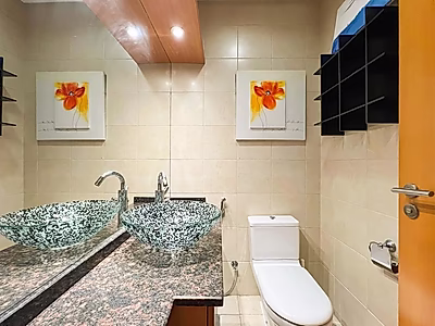 شقة مذهلة بثلاث غرف نوم بأناقة عصرية