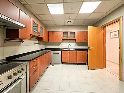 شقة مذهلة بثلاث غرف نوم بأناقة عصرية