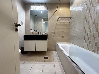 شقة أنيقة بغرفة نوم واحدة بتشطيبات فاخرة