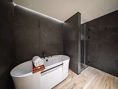 عرض جديد!! | غرفة نوم واحدة مخدومة بالكامل | دخول للشاطئ | ووترفرونت