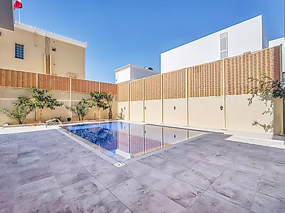 فيلا فاخرة تتكون من 7 غرف نوم وأكثر