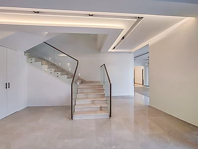 فيلا فاخرة تتكون من 7 غرف نوم وأكثر