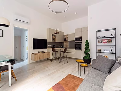 شقة أنيقة بتصميم مصمم في الطابق الأرضي مع إمكانية الوصول إلى فناء خاص - منطقة سيتي لايف، ميلانو