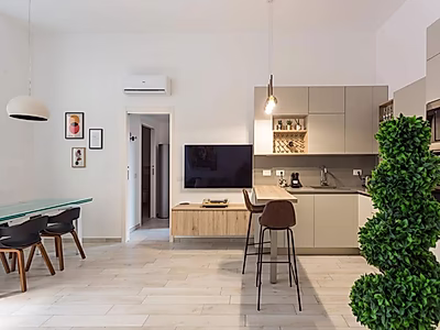 شقة أنيقة بتصميم مصمم في الطابق الأرضي مع إمكانية الوصول إلى فناء خاص - منطقة سيتي لايف، ميلانو