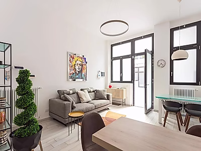 شقة أنيقة بتصميم مصمم في الطابق الأرضي مع إمكانية الوصول إلى فناء خاص - منطقة سيتي لايف، ميلانو